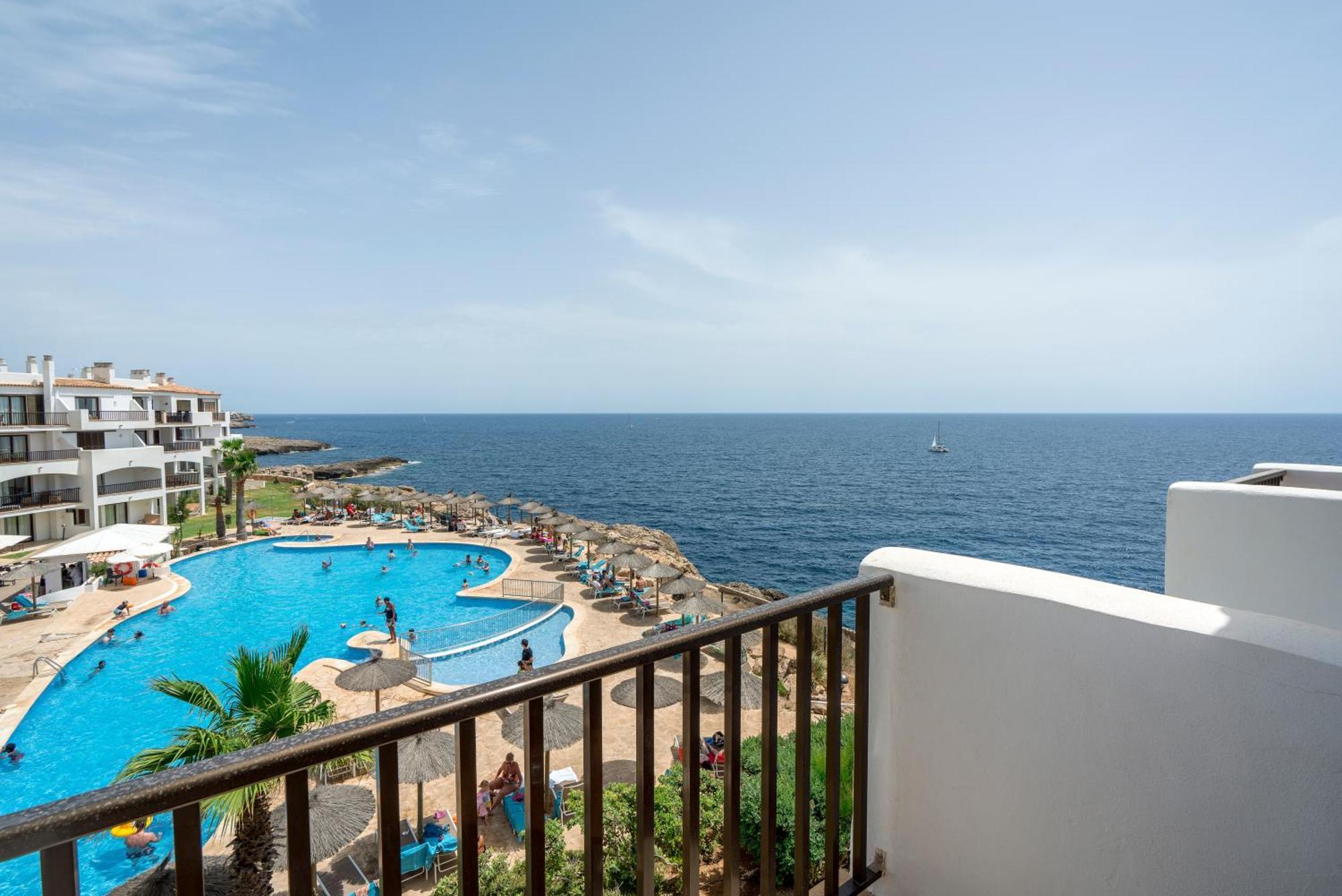 Alua Suites Las Rocas Cala d'Or  Exterior photo